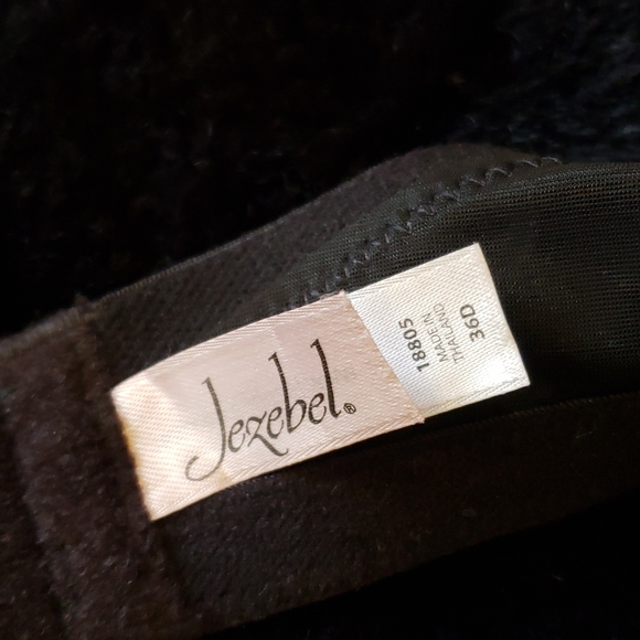 Jezebel Bra & Thong - Picture 4 of 7